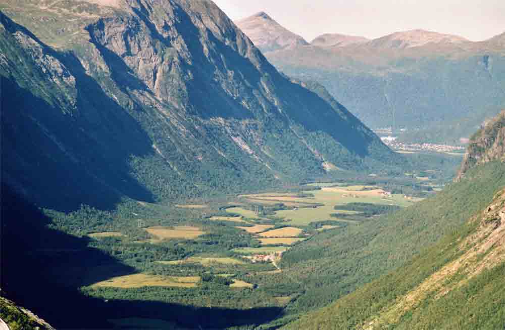 143 - Noruega - montes de los Trolls - 2001